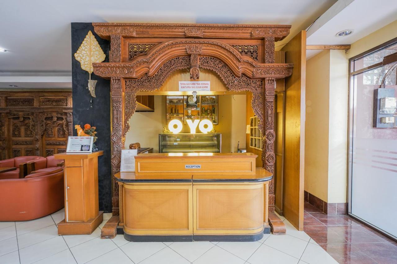 Oyo 227 Sebelas Syariah Hotel 2*