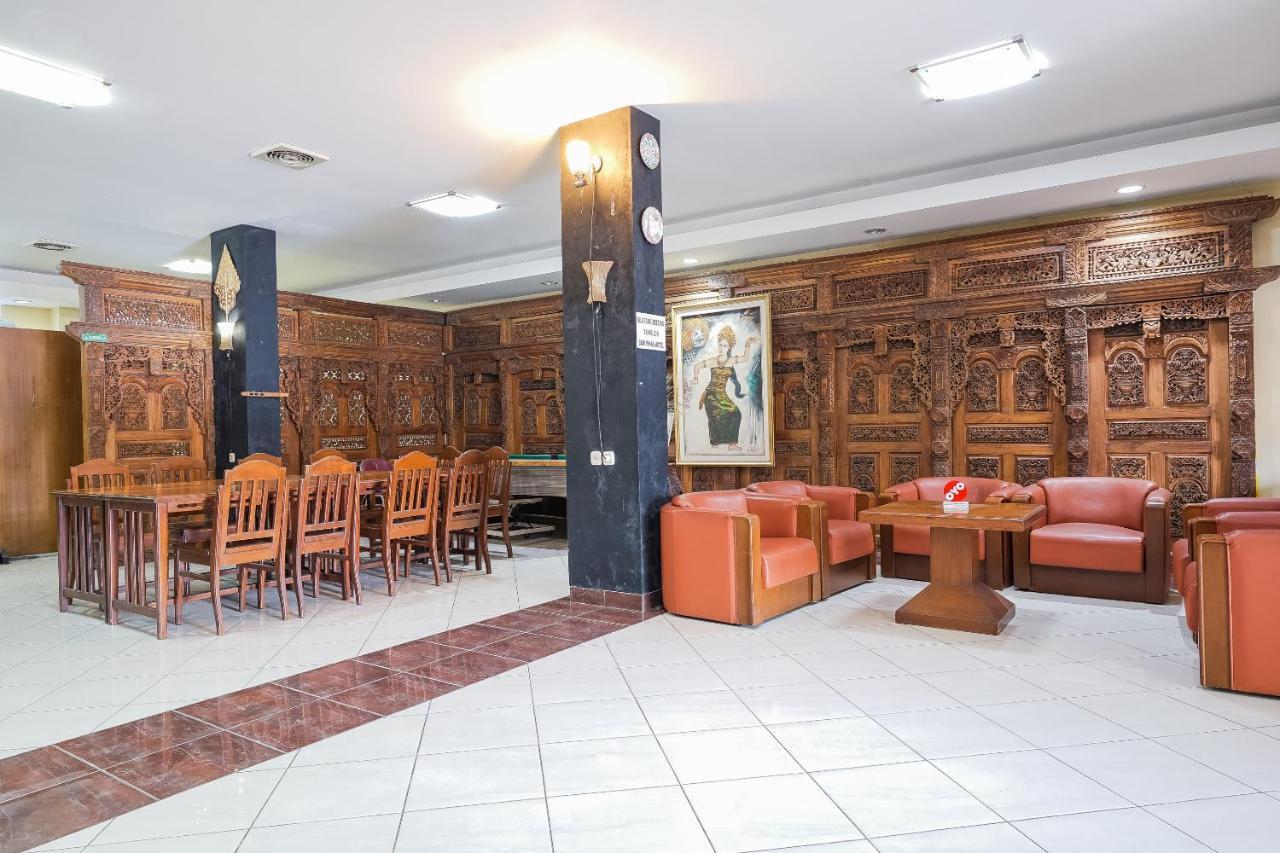 Oyo 227 Sebelas Syariah Hotel 2*